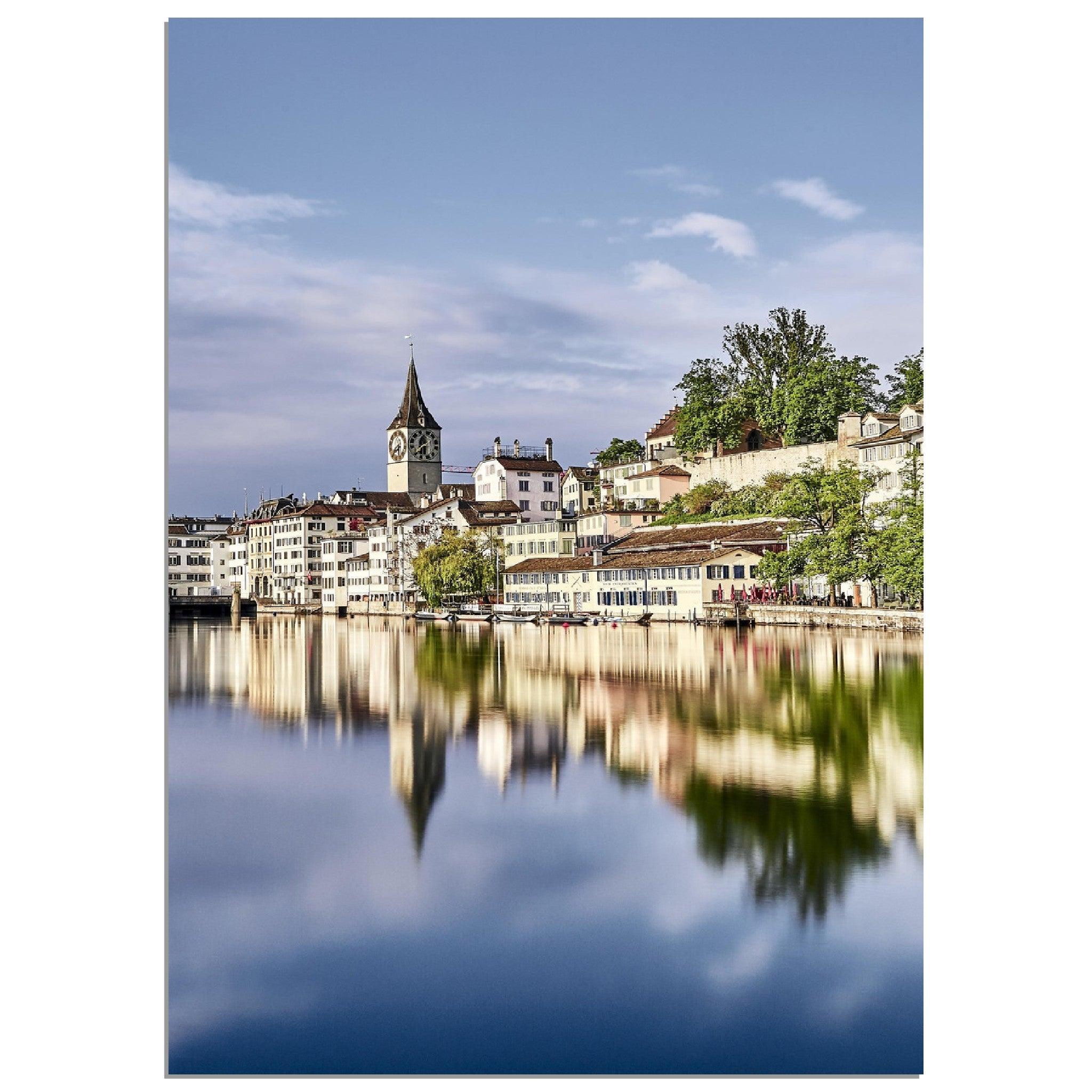 Majestätische Schönheit Zürichs Altstadt mit Limmat - Printree.ch alt, architektur, blau, blick, brücke, eifach-züri, europa, europäisch, fluss, gebäude, grossmünster, innenstadt, kathedrale, kirche, limmat, panorama, reisen, schweiz, schweizer, see, skyline, stadt, stadtbild, strasse, tourismus, turm, urban, wahrzeichen, zürich