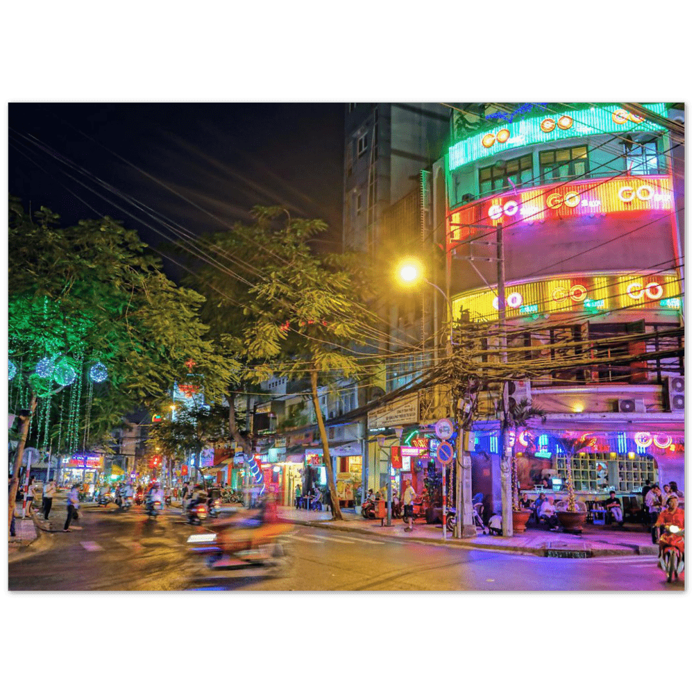 Nachtleben Hanoi - Printree.ch abend, Asien, attraktion, beschäftigt, dämmerung, einfachschweizer, exklusiv, Foto, Fotografie, geschäft, hanoi, innenstadt, landschaft, licht, nacht, Poster, reise, Reisen, sonnenuntergang, stadt, straße, tourismus, transport, urban, verkehr, vietnam, ziel