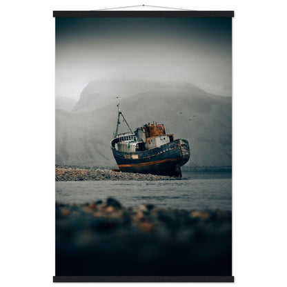 Schottisches Schiffswrack Poster - Printree.ch Foto, Fotografie, Geschichte, Küste, maritimes Erbe, Meereslandschaft, Reisen, Schiffswrack, Schottland, Sehenswürdigkeit, unsplash, Unterwasserwelt, Wracktauchen