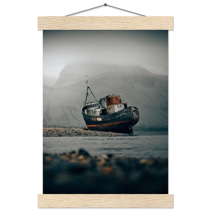 Schottisches Schiffswrack Poster - Printree.ch Foto, Fotografie, Geschichte, Küste, maritimes Erbe, Meereslandschaft, Reisen, Schiffswrack, Schottland, Sehenswürdigkeit, unsplash, Unterwasserwelt, Wracktauchen