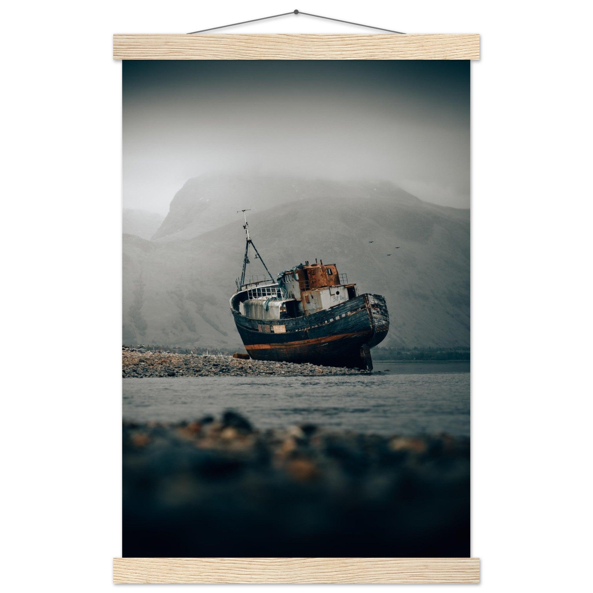 Schottisches Schiffswrack Poster - Printree.ch Foto, Fotografie, Geschichte, Küste, maritimes Erbe, Meereslandschaft, Reisen, Schiffswrack, Schottland, Sehenswürdigkeit, unsplash, Unterwasserwelt, Wracktauchen