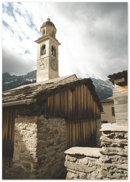 Soglio Dorf - Printree.ch alpen, alt, architektur, berg, berge, blick, bäume, denkmal, dorf, einfachschweizer, europa, exklusiv, Foto, Fotografie, gebäude, grün, herbst, historisch, häuser, kirche, landschaft, maloja, mittelalterlich, natur, nebel, panorama, Poster, reisen, schweiz, soglio, stadt, stein, tal, tourismus