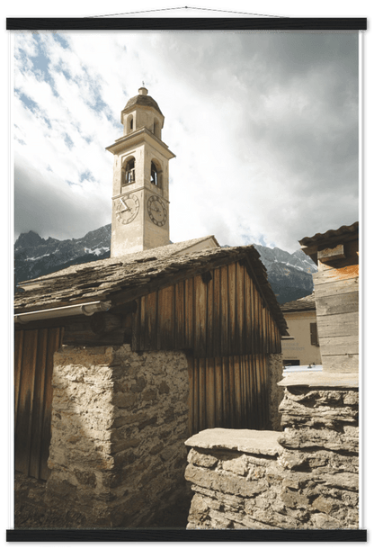 Soglio Dorf - Printree.ch alpen, alt, architektur, berg, berge, blick, bäume, denkmal, dorf, einfachschweizer, europa, exklusiv, Foto, Fotografie, gebäude, grün, herbst, historisch, häuser, kirche, landschaft, maloja, mittelalterlich, natur, nebel, panorama, Poster, reisen, schweiz, soglio, stadt, stein, tal, tourismus