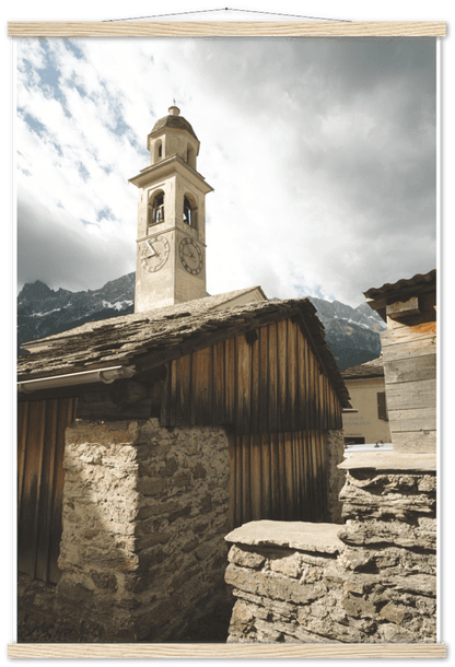 Soglio Dorf - Printree.ch alpen, alt, architektur, berg, berge, blick, bäume, denkmal, dorf, einfachschweizer, europa, exklusiv, Foto, Fotografie, gebäude, grün, herbst, historisch, häuser, kirche, landschaft, maloja, mittelalterlich, natur, nebel, panorama, Poster, reisen, schweiz, soglio, stadt, stein, tal, tourismus