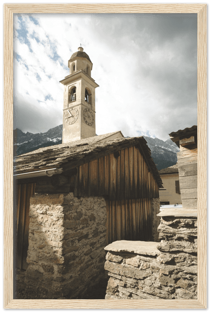 Soglio Dorf - Printree.ch alpen, alt, architektur, berg, berge, blick, bäume, denkmal, dorf, einfachschweizer, europa, exklusiv, Foto, Fotografie, gebäude, grün, herbst, historisch, häuser, kirche, landschaft, maloja, mittelalterlich, natur, nebel, panorama, Poster, reisen, schweiz, soglio, stadt, stein, tal, tourismus