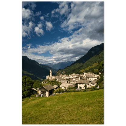 Soglio GR - Printree.ch alpen, alt, architektur, berg, berge, blick, bäume, denkmal, dorf, einfachschweizer, europa, exklusiv, Foto, Fotografie, gebäude, grün, herbst, historisch, häuser, kirche, landschaft, maloja, mittelalterlich, natur, nebel, panorama, Poster, reisen, Schweiz, soglio, stadt, stein, tal, tourismus