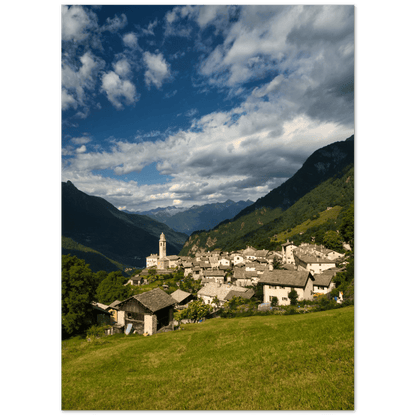 Soglio GR - Printree.ch alpen, alt, architektur, berg, berge, blick, bäume, denkmal, dorf, einfachschweizer, europa, exklusiv, Foto, Fotografie, gebäude, grün, herbst, historisch, häuser, kirche, landschaft, maloja, mittelalterlich, natur, nebel, panorama, Poster, reisen, Schweiz, soglio, stadt, stein, tal, tourismus