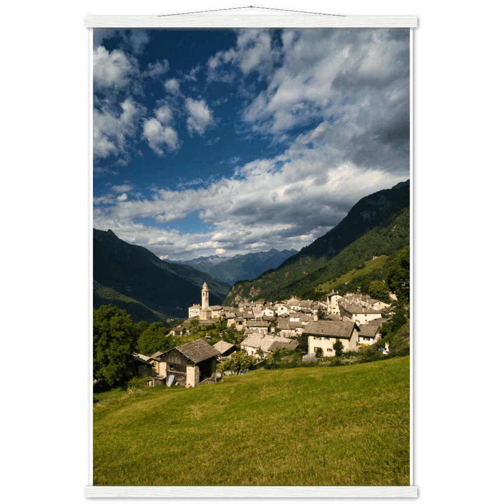 Soglio GR - Printree.ch alpen, alt, architektur, berg, berge, blick, bäume, denkmal, dorf, einfachschweizer, europa, exklusiv, Foto, Fotografie, gebäude, grün, herbst, historisch, häuser, kirche, landschaft, maloja, mittelalterlich, natur, nebel, panorama, Poster, reisen, Schweiz, soglio, stadt, stein, tal, tourismus