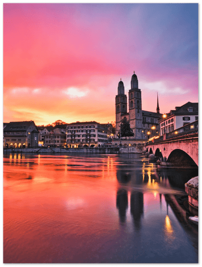 Sonnenaufgang Grossmünster - Printree.ch alt, altstadt, architektur, berühmt, blick, dämmerung, eifach-züri, einfachschweizer, europa, exklusiv, fluss, Foto, Fotografie, gebäude, grossmünster, himmel, historisch, kathedrale, kirche, limmat, panorama, Poster, reflexion, reisen, religion, schweiz, schweizer, stadt, stadtbild, tourismus, turm, wahrzeichen, wasser, ziel, zurichby.ch, Zürich