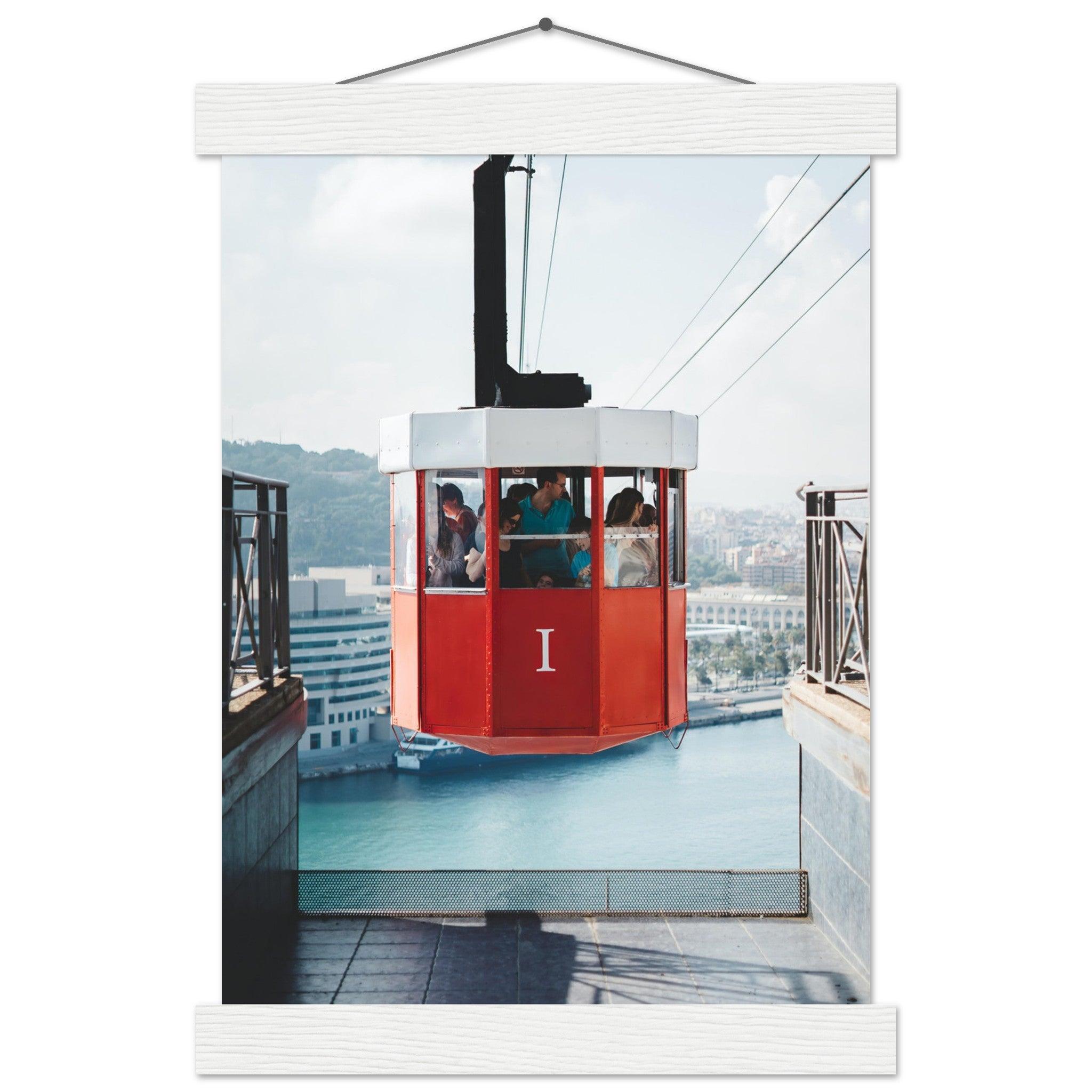 Stadt Barcelona mit der roten Seilbahn - Printree.ch Aussichtspunkt, Barcelona, Foto, Fotografie, Kabelbahn, Küstenstadt, Montjuïc, Reisen, Sehenswürdigkeiten, Seilbahn, Spanien, Stadtansicht, Stadtpanorama, Transport, unsplash