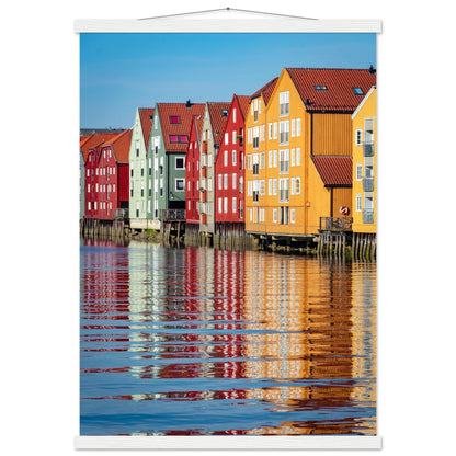 Trondheim Naturposter - Printree.ch Architektur, bunte Häuser, Foto, Fotografie, historisch, Holzhäuser, Häuser, Küstenstadt, Norwegen, Reisen, skandinavisch, Stadtansicht, Stadtbild, Trondheim, unsplash