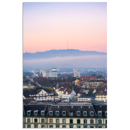 Zürichs Charme im Morgenserwachen - Printree.ch alt, architektur, blau, blick, brücke, eifach-züri, europa, europäisch, fluss, gebäude, grossmünster, innenstadt, kathedrale, kirche, limmat, panorama, reisen, schweiz, schweizer, see, skyline, stadt, stadtbild, strasse, tourismus, turm, urban, wahrzeichen, zürich