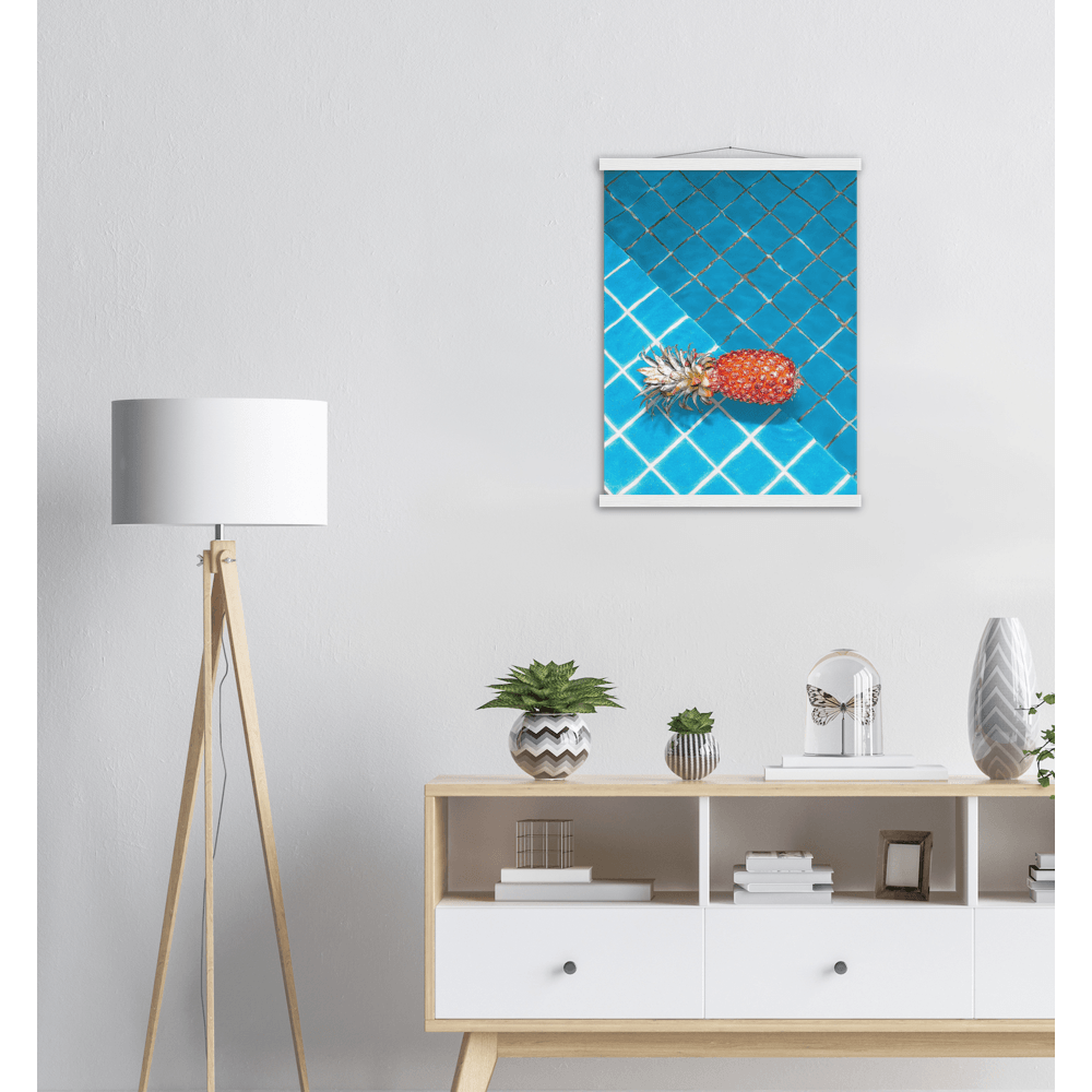 Ananas im Pool minimalistischer Lebensstil - Printree.ch ansicht von oben, antioxidans, banner, bio, blau, diät, einzeln, farbe, Foto, Fotografie, frucht, gelb, gesund, gesunde ernährung, gesundheit, hintergrund, lebensmittel, lecker, minimal, minimalistisch, nahrung, reif, saftig, schmackhaft, sommer, tropisch, vegetarisch, vitamin, zitrus