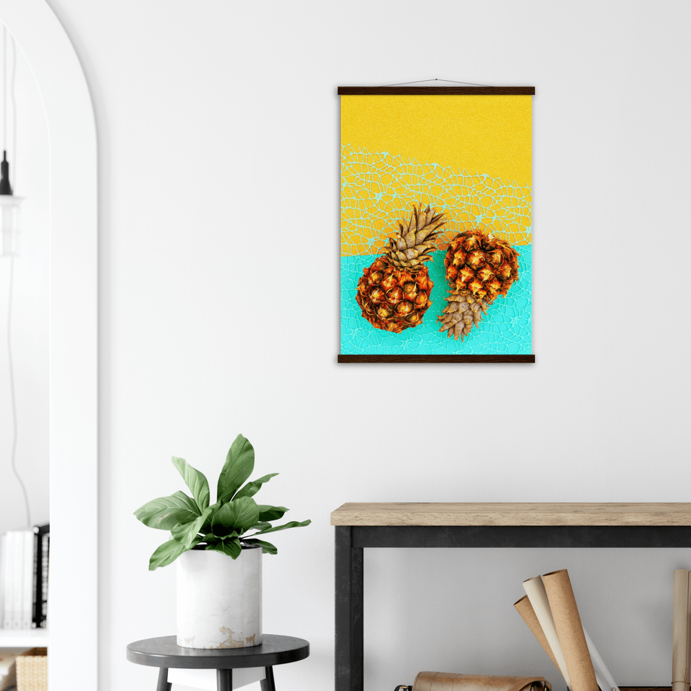 Ananas minimalistischer Lifestyle - Printree.ch ananas, bunt, design, exotisch, farbe, Foto, Fotografie, frisch, frucht, gelb, gesund, halb, hell, hintergrund, hipster, kreativ, kunst, lebensmittel, lecker, minimal, mode, pastell, reif, roh, saft, saftig, scheibe, sommer, süss, tropisch, vitamin