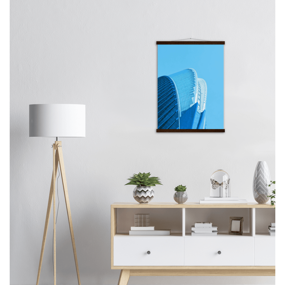 Gebäude Blau minimalistischer Lebensstil - Printree.ch Architektur, aussen, Aussicht, Bezirk, blau, Büro, Fassade, Fenster, Finanzen, Foto, Fotografie, futuristisch, Gebäude, geometrisch, Geschäft, Glas, Himmel, hintergrund, hoch, modern, Reflexion, Sonne, sonnig, Stadt, Tag, Unternehmen, urban, Wolken, zeitgenössisch, Zentrum