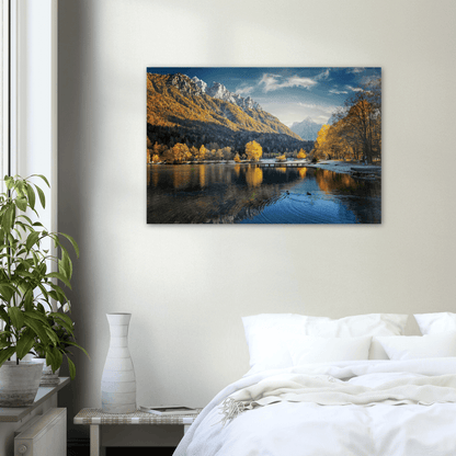 Herbstlandschaft am Jasna-See. - Printree.ch alpine, baum, blau, blick, Foto, Fotografie, gipfel, himmel, hintergrund, im freien, jasna, julian, landschaft, landschaftlich, national, natur, park, reflexion, reisen, schön, see, slowenien, sommer, sonne, sonnig, tourismus, tourist, urlaub, wald, wasser, ziel