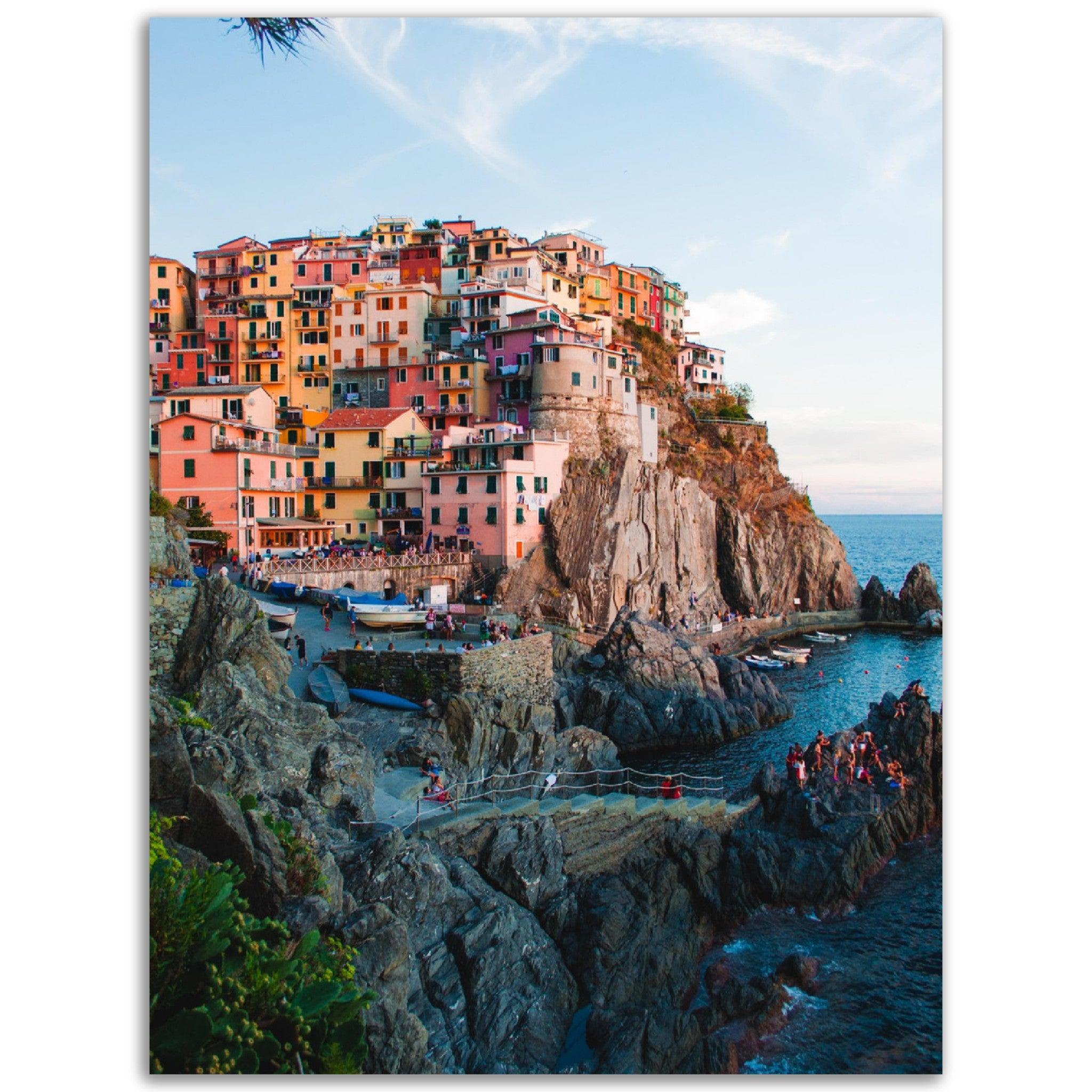 Manarola, Italy - Printree.ch architektur, berühmt, cinque, cinque terre, dorf, europa, farbig, Foto, Fotografie, italien, italienisch, küste, landschaft, ligurien, manarola, mediterran, meer, natur, reisen, riomaggiore, schön, sommer, stadt, stadtbild, strand, terre, tourismus, urlaub, vernazza, wahrzeichen, ziel