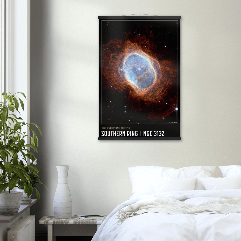 Südlicher Ringnebel Poster - Printree.ch Astronomie, astronomisches Objekt, Deep-Space-Fotografie, Foto, Fotografie, Galaxie, Himmelskörper, NASA, Nebel, Poster, space, Sternbild, südlicher Ringnebel, Universum, WEBB, Weltraum