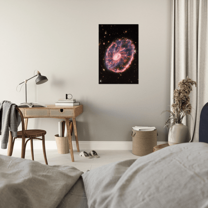 Wagenradgalaxie - Printree.ch Astronomie, Deep-Space-Fotografie, Foto, Fotografie, Galaxie, Himmelskörper, kosmische Strukturen, NASA, Plakat, space, Spiralgalaxie, Sternentstehung, Universum, Wagenradgalaxie, WEBB, Weltraum