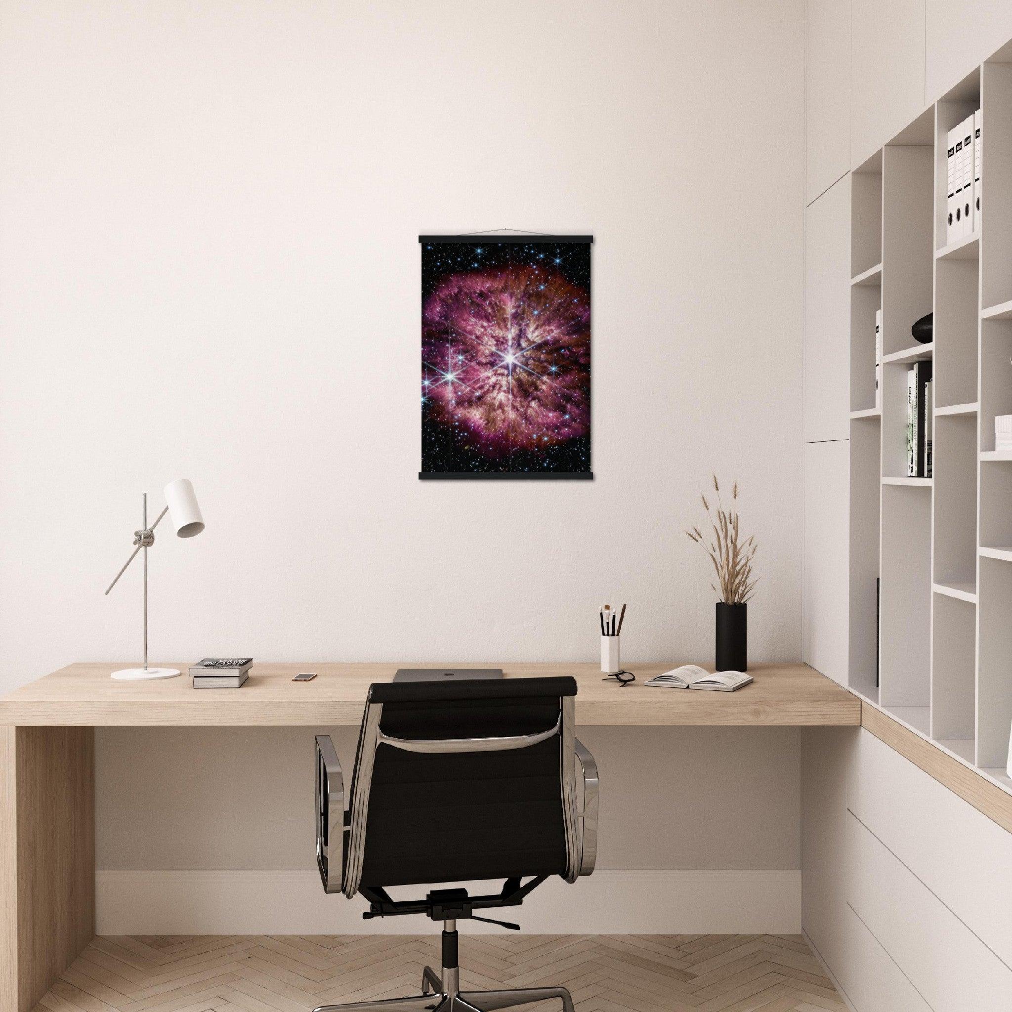 Wolf-Rayet 124: Atemberaubendes Weltraum-Poster des James-Webb-Weltraumteleskops - Printree.ch alternder Stern, astronomische Kunst, Gasnebel, hintergrund, Hintergrundgalaxien, Hintergrundsterne, James-Webb-Weltraumteleskop, Mittelinfrarot, Nahinfrarot, Poster, Staubnebel, Sternenwind, WEBB, Weltraum-Poster, Wolf-Rayet 124